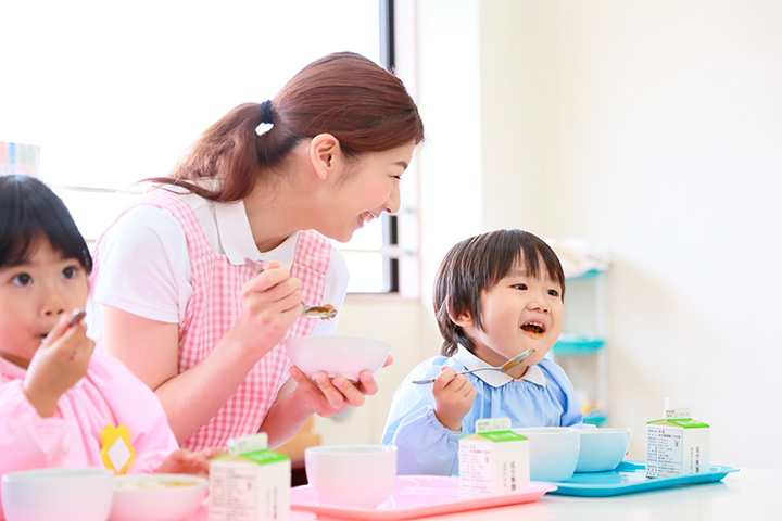 【オイシックス】保育園向け食材宅配サービスICTで連携【コドモン】